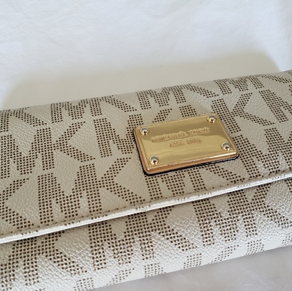 Michael Kors wallet - Picture 2 of 3